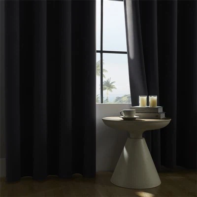 難燃性遮光カーテン